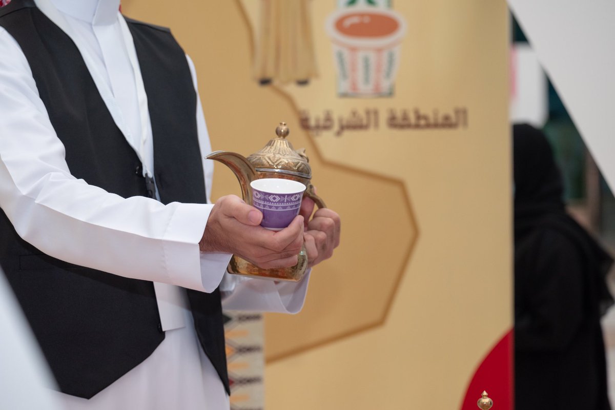 SaudiCoffeeKFU's tweet photo. وَ عشان الفرحه تكون فَرحتين 
بنكون مَعكم الأحد و الأثنين من ٥ إلى ١٠ مساءً 
حياكم الله في مَعرض القهوة السعودية☕️
و شاركونا احتفالنا بِاليوم الوَطني 🇸🇦
#عام_القهوة_السعودية_2022  
#اليوم_الوطني_السعودي_92  
#جامعة_الملك_فيصل https://t.co/LqW3eDKUgx
