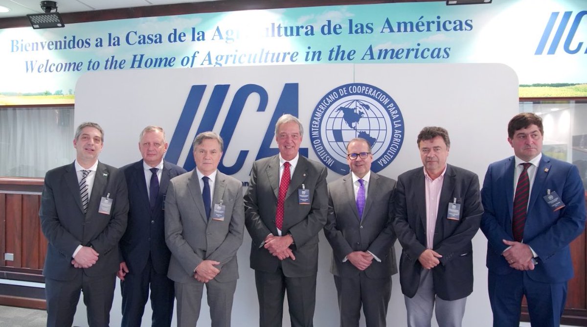 Consejo_CAS's tweet photo. Ministros del CAS manifiestan su postura regional en encuentro de la agricultura de las americas #RegionSur #CAS @IICAnoticias https://t.co/kJCokdLDQZ https://t.co/P1E5xwsOnR