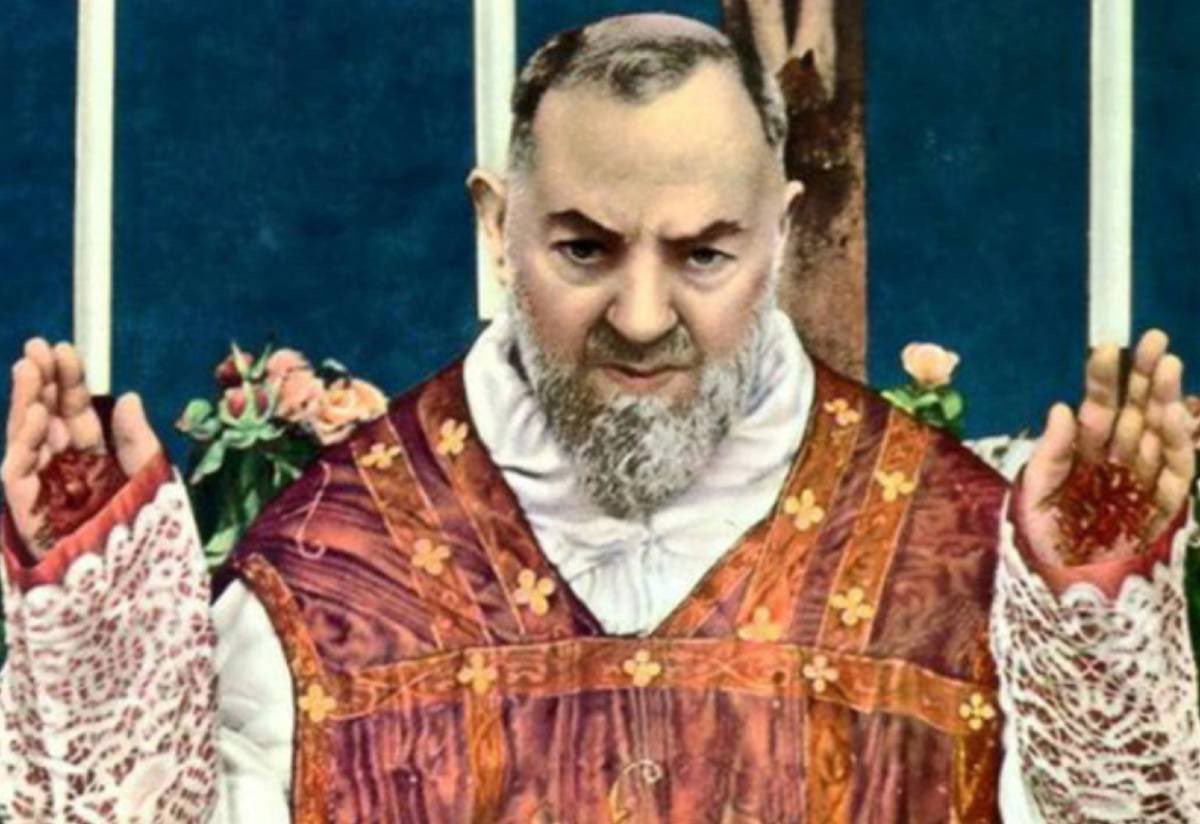 lopezpadilla7's tweet photo. Hoy se conmemora al SANTO Padre Pío de Pietrelcina, estigmatizado por 50 años, con innumerables dones que contribuyeron a la  conversión de las almas; y su cuerpo incorrupto hasta nuestros días.
Ruega por nosotros… https://t.co/WBXsuWtWhl
