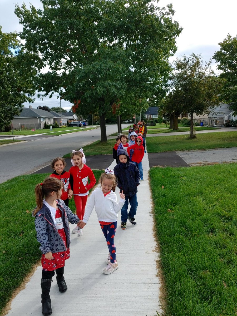 FeraBunch's tweet photo. Terry Fox walk @MaryWardNF #imnotaquitter https://t.co/VDszdlV5C8