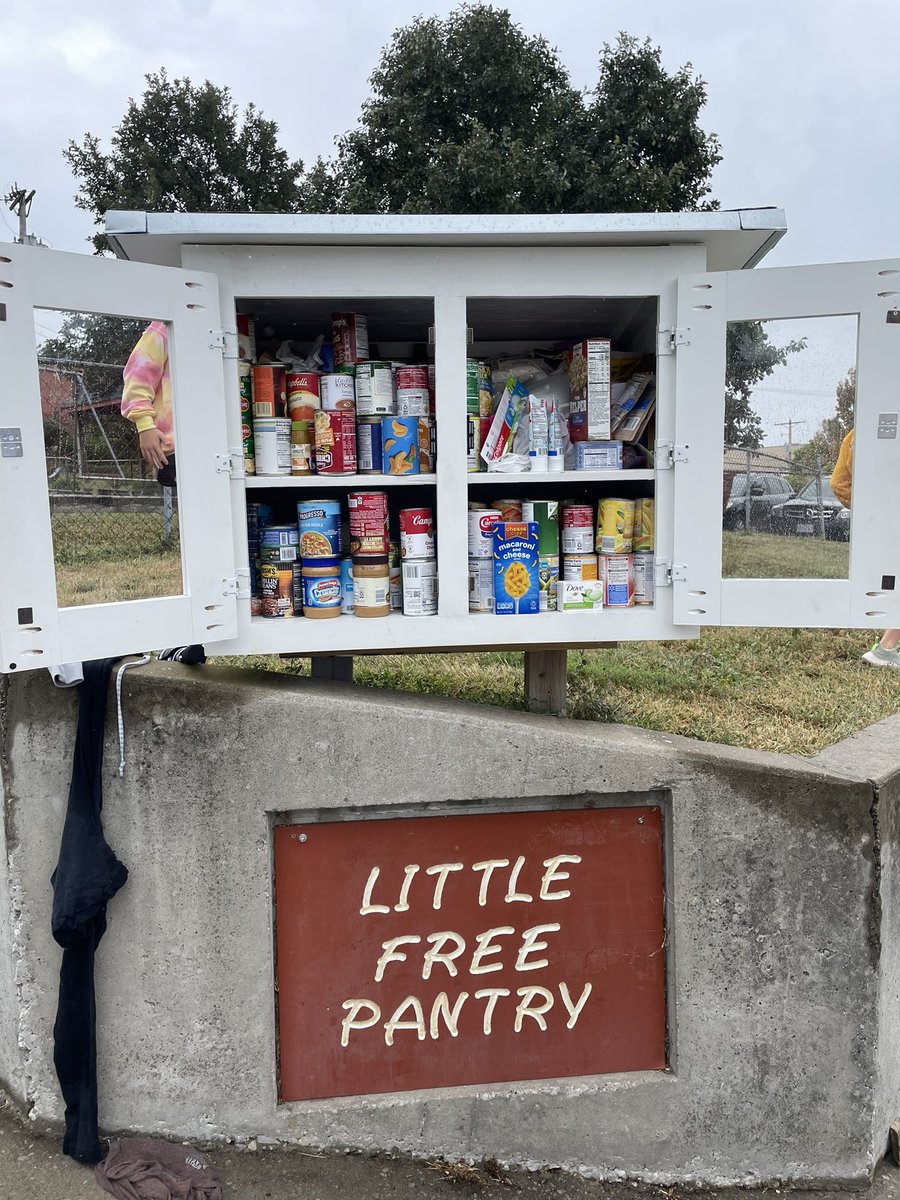 chloetomney's tweet photo. I LOVE @LPS_EIP ❤️

Yesterday I got to teach a lesson to @FRMrsCunningham 3rd grade class about compassion!! I wanted my lesson to go beyond the classroom so today our class took a walk to a local Little Free Pantry and stocked it with food! https://t.co/7XryS18pZa