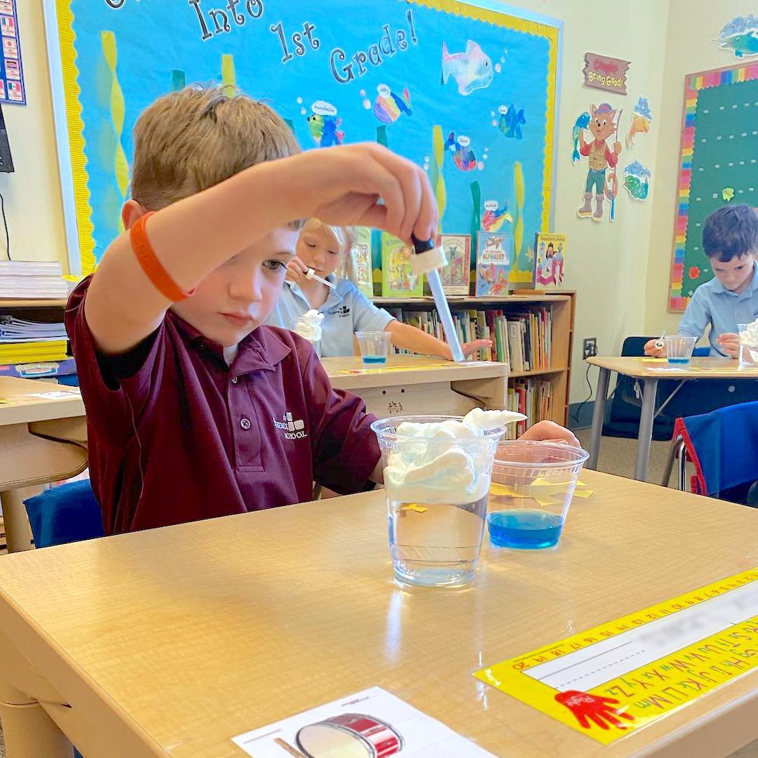 SchenckSchool's tweet photo. Our teachers always get creative with their lessons, rain or shine! Our first graders had a blast with this hands-on activity while learning about the water cycle. 🌦️☔ We may have some future meteorologists on our hands! #TheSchenckSchool https://t.co/Eqw6H6acER
