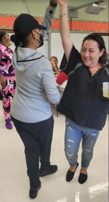 EberhartSchool's tweet photo. #StaffSpiritDay😎💛💚🦅
#MakingConnections
#BuidingCulture
#EngagingCommunity
#WeAreEberhartEagles https://t.co/lHlT1zyceY