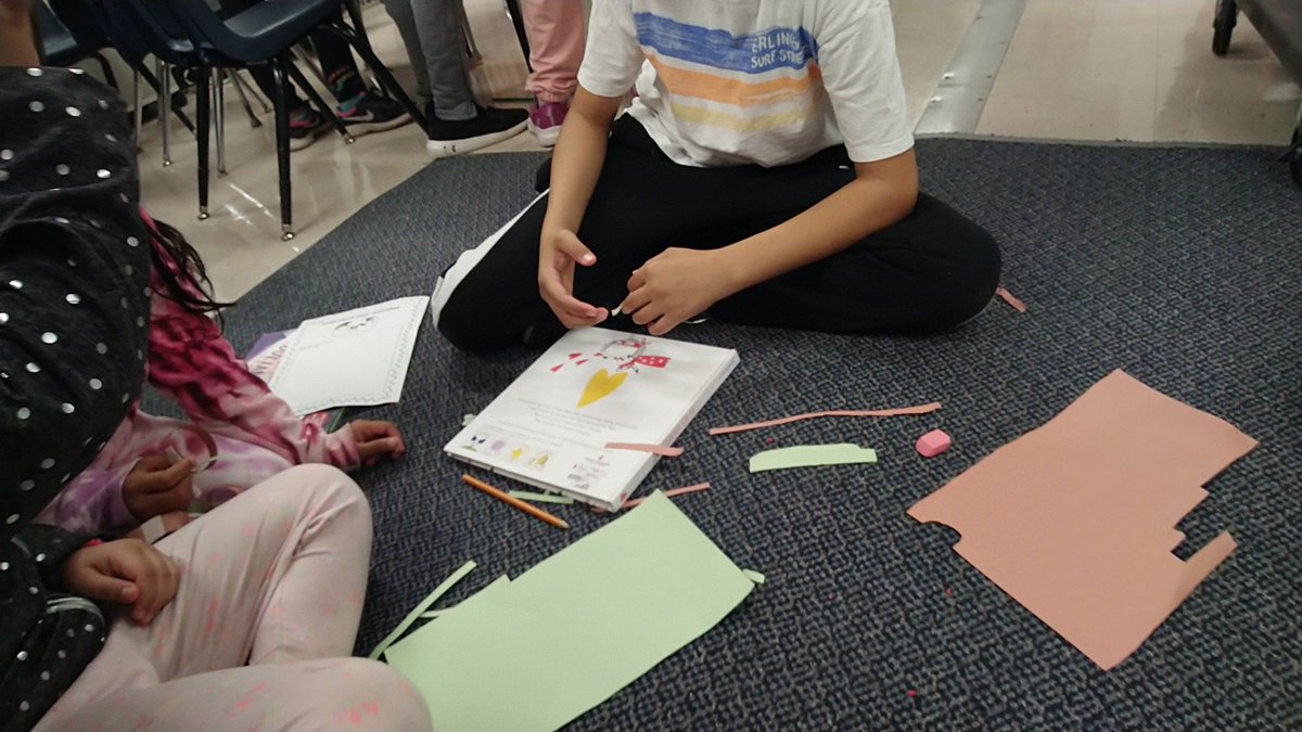 STEM : I was always in awe of Ms. Niki Simos' amazing activities. Today I actually got an opportunity to facilitate one of the stem activities planned by her. Grade 3/4s were working in teams to make the longest paper chain @Niki_Simos <a href="/malvern_ps/">Malvern Junior PS</a>