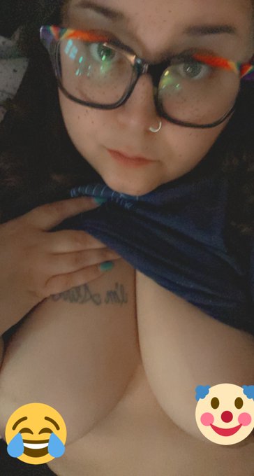 I&rsquo;m about to take down all of my content and tell ya&rsquo;ll to fuck yourself. 🙄 findom femdom footdom https://t<a href="/tag/bbw"class="tags"><span>#bbw</span></a><a href="/tag/hairy"class="tags"><span>#hairy</span></a><a href="/tag/sellingcontent"class="tags"><span>#sellingcontent</span></a>