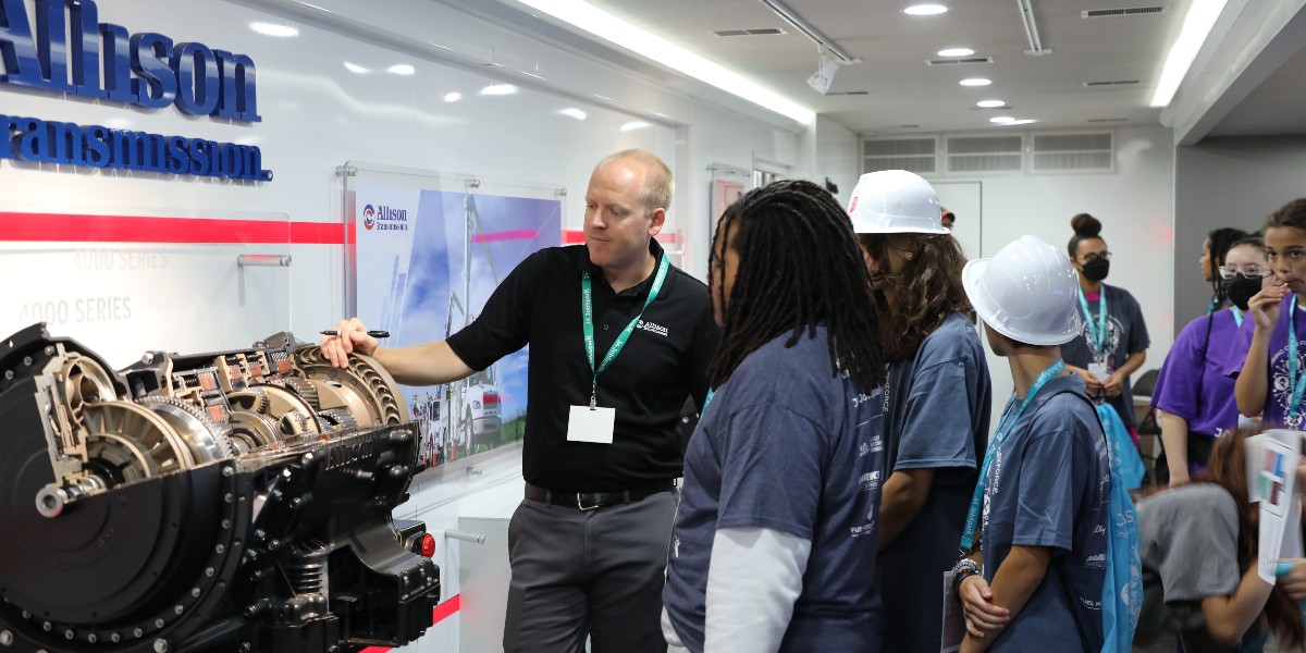 AllisonTrans's tweet photo. Allison was honored to be a part of #JAJobSpark at the Indiana State Fairgrounds this week. We had over 10,000 8th graders come through to tour hundreds of exhibits from different Indiana companies! We look forward to making an even larger impact next year! #AllisonCares https://t.co/Am21IepRTI