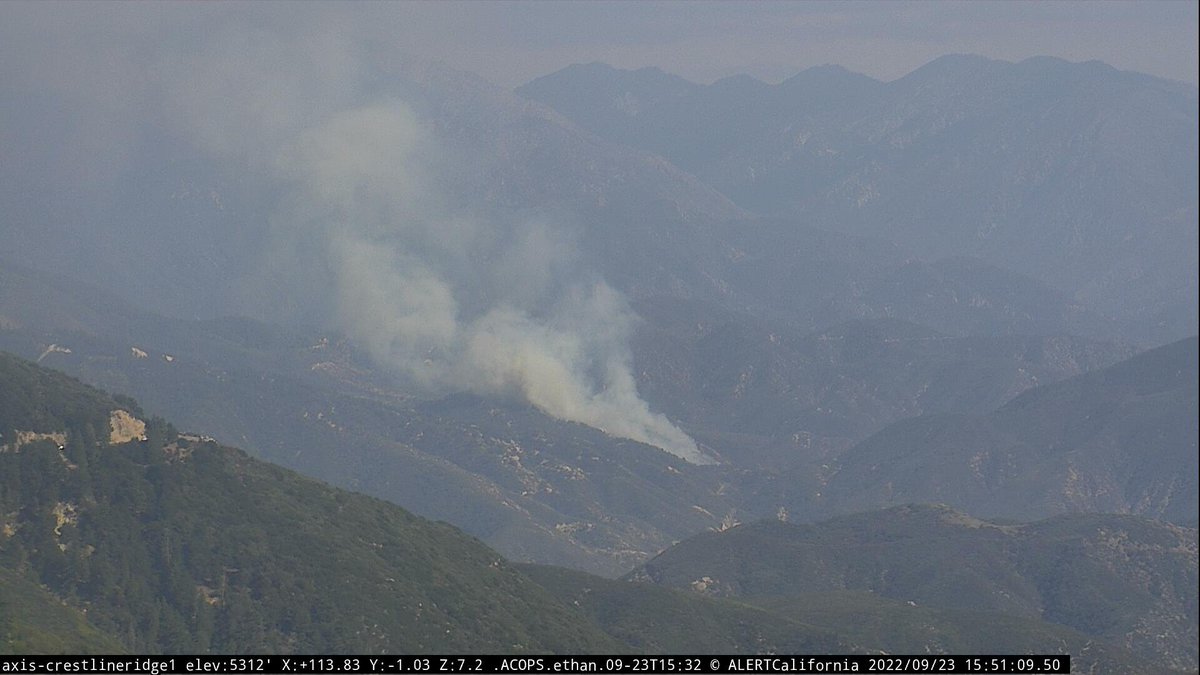 engineco16's tweet photo. Tanker 911 &amp; 131 are on order, AA will reply in a minute, dropping tankers. Holding on the ridge so far.
#ManzanitaFire Hwy.300 just east of the USFS City Creek FS. #Highland @SBCOUNTYFIRE @SanBernardinoNF https://t.co/CHFsOZkQoc