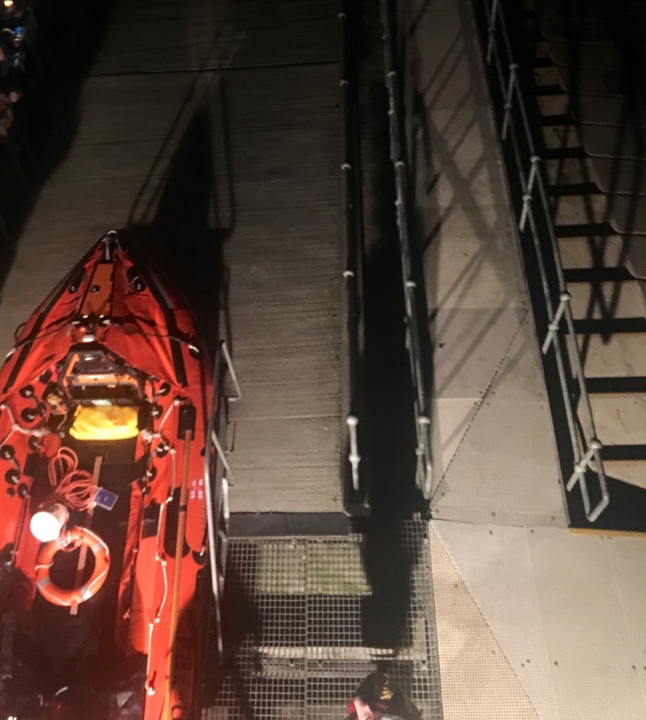 SLifeboatRNLI's tweet photo. Our inshore lifeboat was launched to investigate an object spotted in the water about half a mile east of #Shoreham Harbour this evening. After an extensive search, nothing untoward was found and we stood down #RNLI #GoodIntent https://t.co/tx8ixC9CG4
