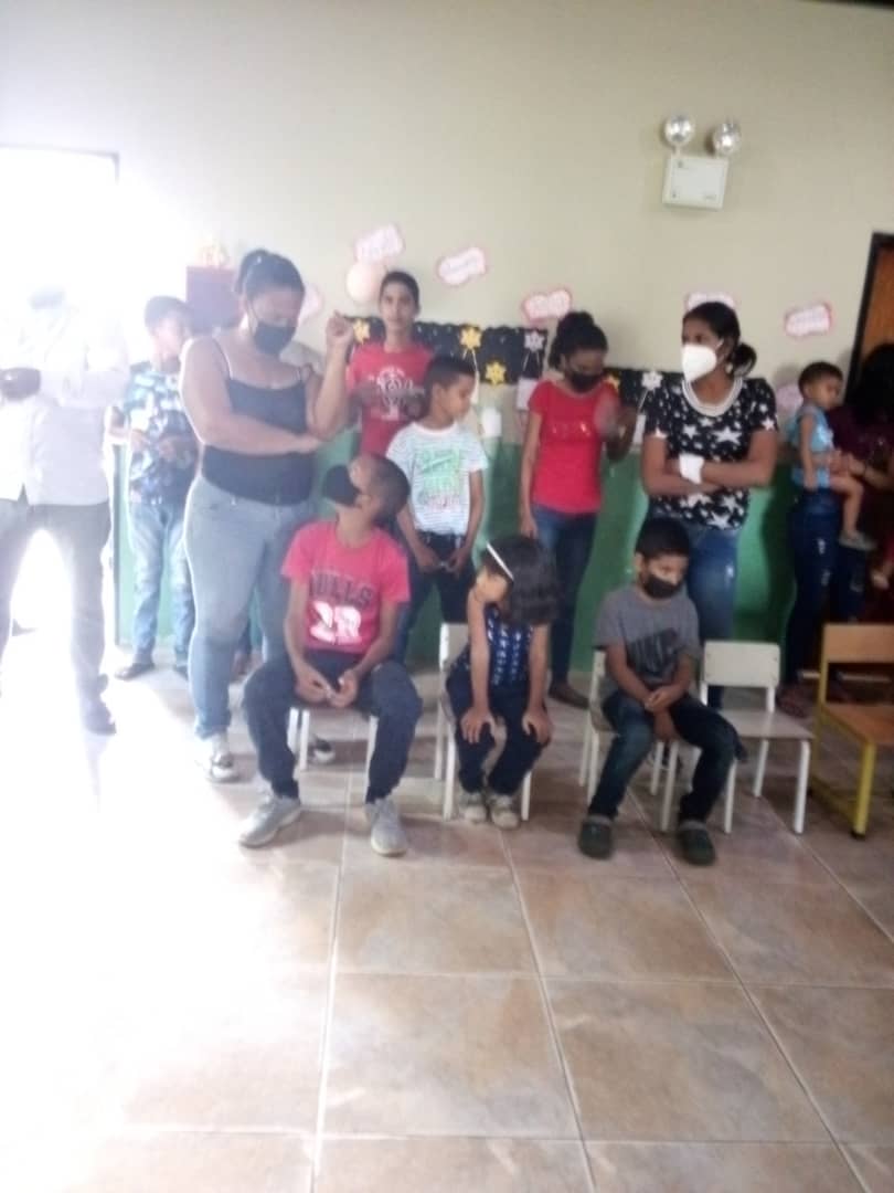 ApcCaripito's tweet photo. Desde el sector #GuireI se realizó otra jornada con el #InstitutoDeNutricion y equipo político @CaripitoPsuv ,donde seguimos atendiendo la parte social de nuestra población Caripiteña .@ErnestoLunaPsuv @GobMonagas_ @psuvmonagas_ve @PartidoPSUV https://t.co/gM6gz6dosk