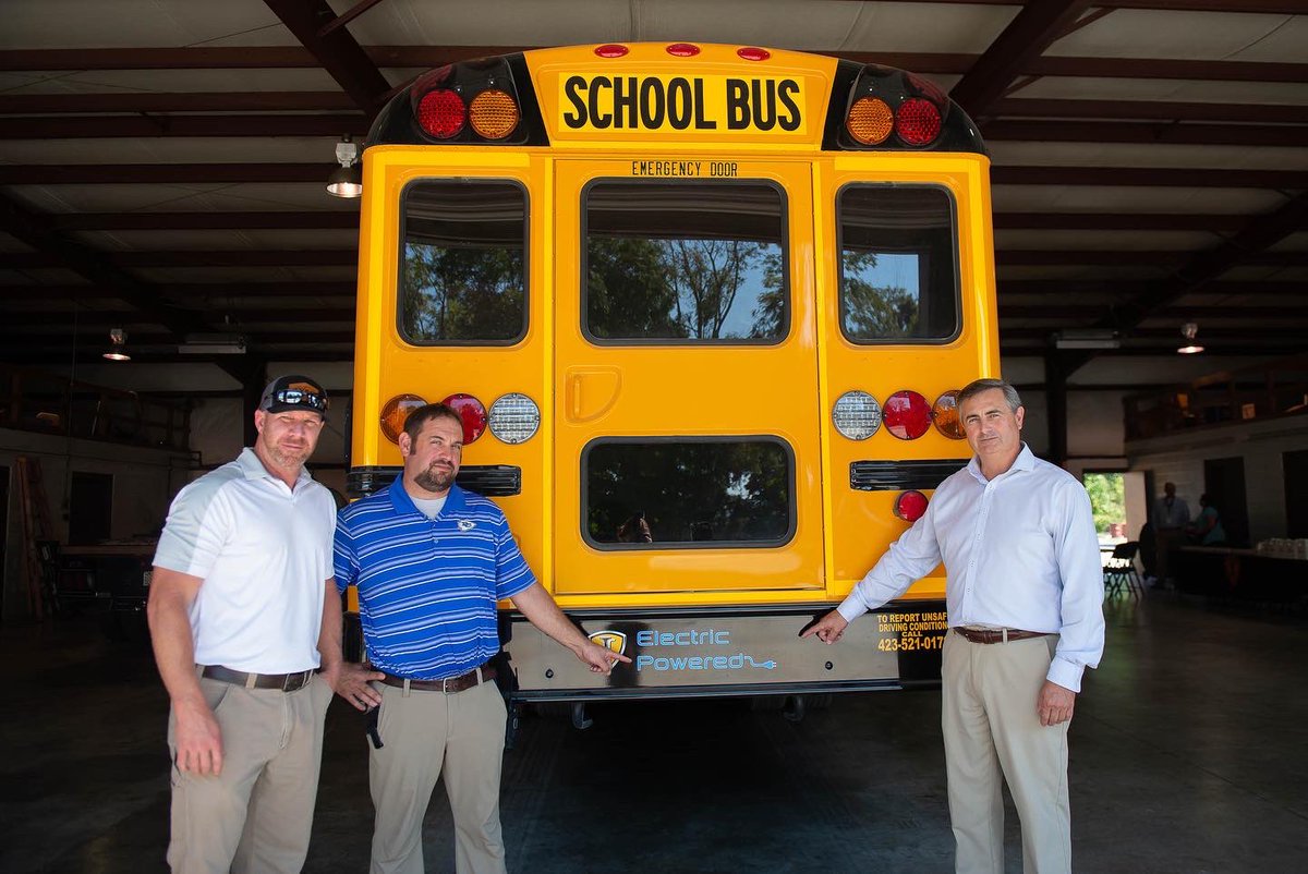 SValleyEC's tweet photo. We are proud to support Bledsoe County School System as they help to drive innovation in state of Tennessee!!! They were the first Tennessee school system to receive an all-electric IC Bus, utilizing their 2021 ARP Electric School Bus Rebate.
#NRECA #TECA #ICBus https://t.co/ZZJ9oMA2O0