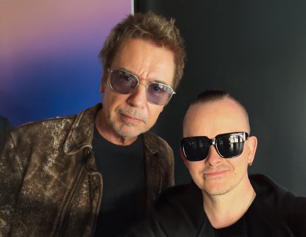 ScarlessArms's tweet photo. Me and the master of synths himself. Mr Jean-Michel Jarre. Thanks a bunch for taking a second of your tight schedule @jeanmicheljarre π₯°
#jeanmicheljarre #dmexco #masterofsynths #synthmusic #synthmusician #scarlessarms #tyvesoben #synthpop #synthclassic #oxygene #classicsynth https://t.co/uIHkm6SohR