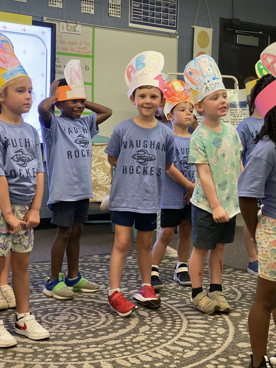 somesuburbanmom's tweet photo. @VaughanKinder & @VaughanRockets have some super amazing young readers!!! So impressed with Mrs. Bakerβs class and their progress this year. #wherereadingisfun #youngreaders #vaughanelementary #vaughanrockets #soaron πππ https://t.co/cEmBMGBY8r