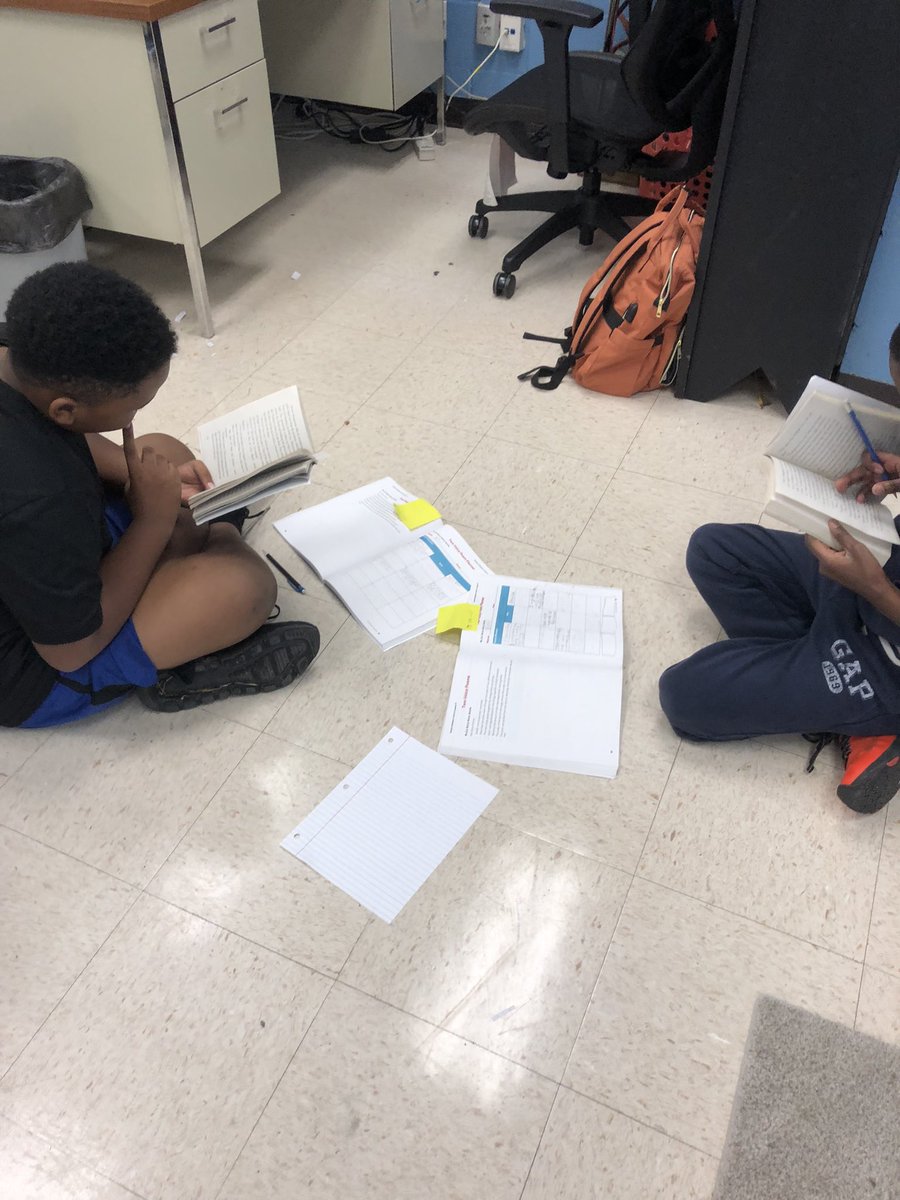 keweza's tweet photo. Loved watching these 5th graders engaged in their writing tasks using text!! @DavidYoureeElem https://t.co/GBsA5zSyZj