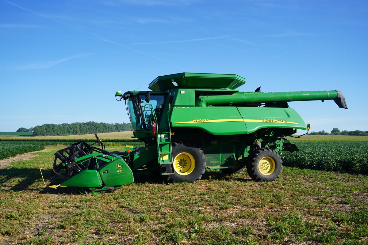 agronomybadger's tweet photo. Great article from @UNLNateDorsey, @UNLWeedSci @agtechluan on combine cleaning. Had the chance to spend a fun week teaching combine cleaning earlier summer with this team. Preventing Weed Seed Distribution from Combines from @UNL_Cropwatch https://t.co/G45ie3hu9M https://t.co/65AGB6z1Yj