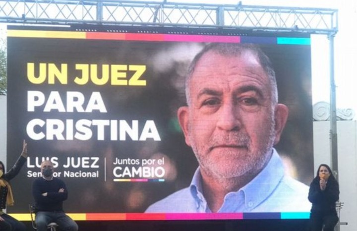 tucu_mano's tweet photo. Así hacía campaña @ljuez , "un juez para Cristina" decía,  ayer no fue al Senado para oponerse al proyecto de ampliar la Corte del kirchnerismo. https://t.co/sf6dT94IgI