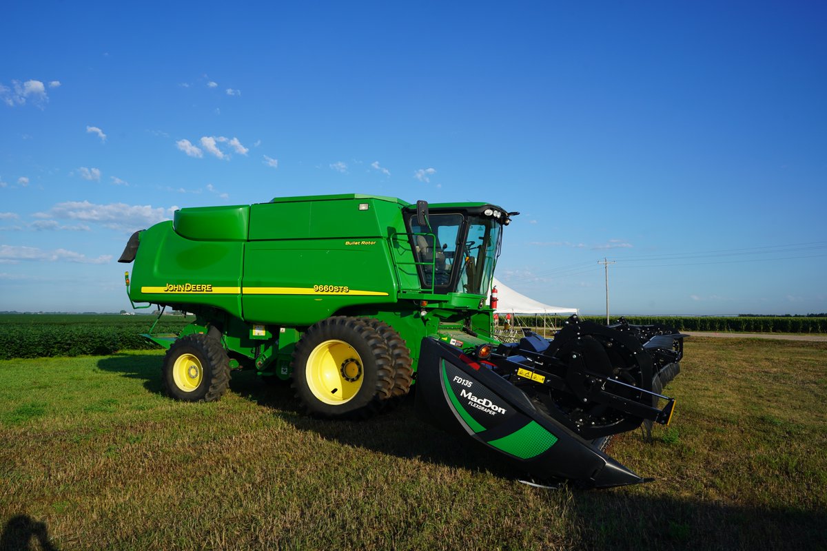 agronomybadger's tweet photo. Great article from @UNLNateDorsey, @UNLWeedSci @agtechluan on combine cleaning. Had the chance to spend a fun week teaching combine cleaning earlier summer with this team. Preventing Weed Seed Distribution from Combines from @UNL_Cropwatch https://t.co/G45ie3hu9M https://t.co/65AGB6z1Yj