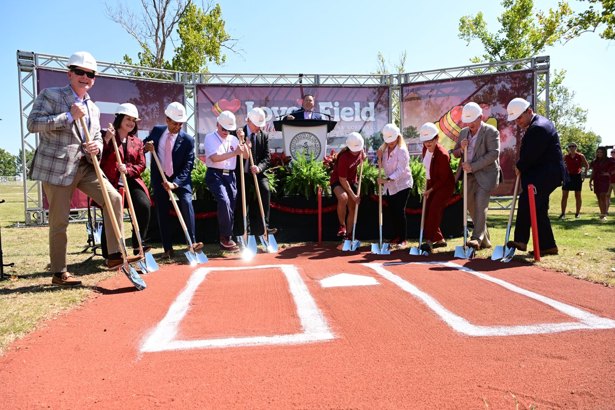 NCAASoftball's tweet image. Coming soon! 🚧

This afternoon, the Oklahoma softball program officially broke ground on their home of the future!

#NCAASoftball x 📸 @OU_Softball