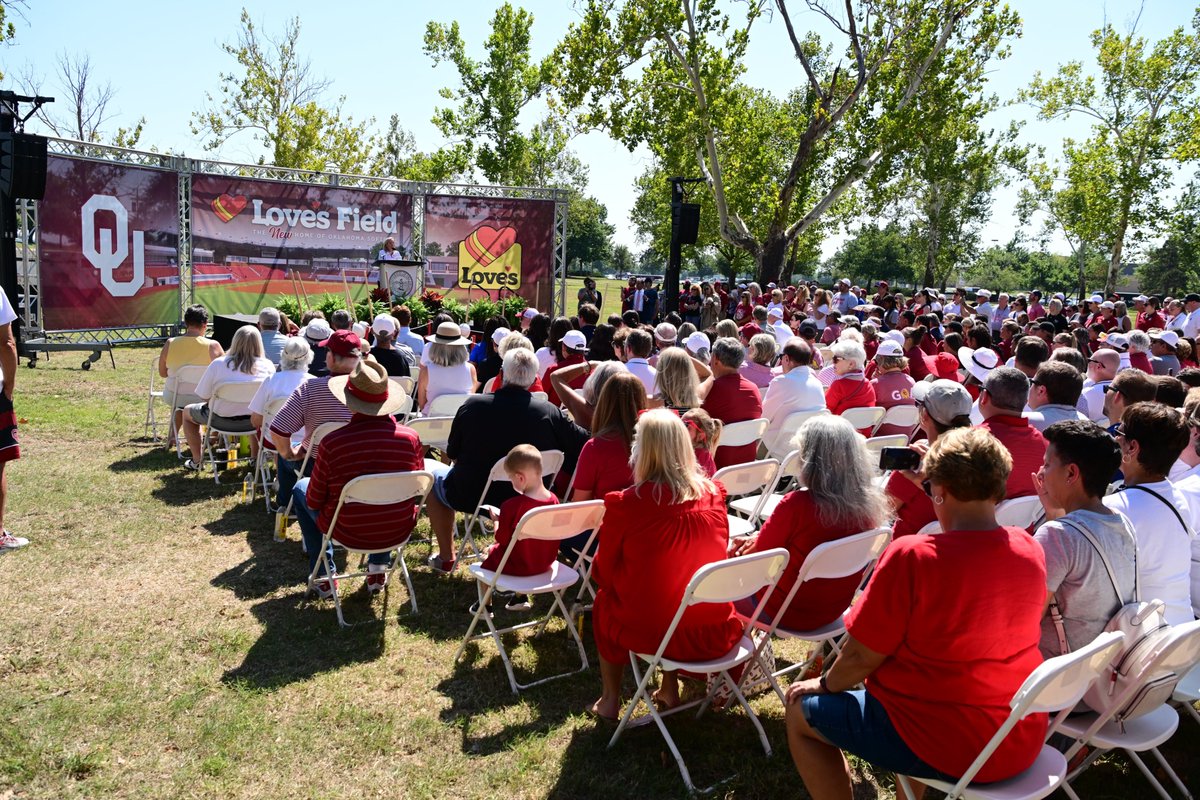 NCAASoftball's tweet image. Coming soon! 🚧

This afternoon, the Oklahoma softball program officially broke ground on their home of the future!

#NCAASoftball x 📸 @OU_Softball