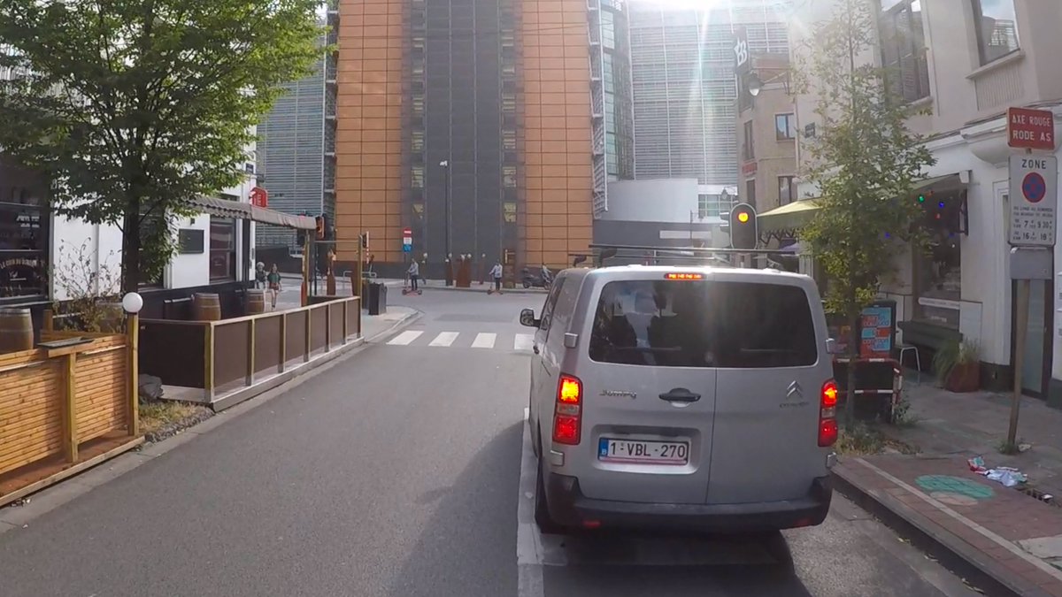 Je lance la compétition du sas vélo le moins respecté de Bruxelles🏆. Et voici mon champion 👏👏!! Rue Franklin, on l'applaudit bien fort