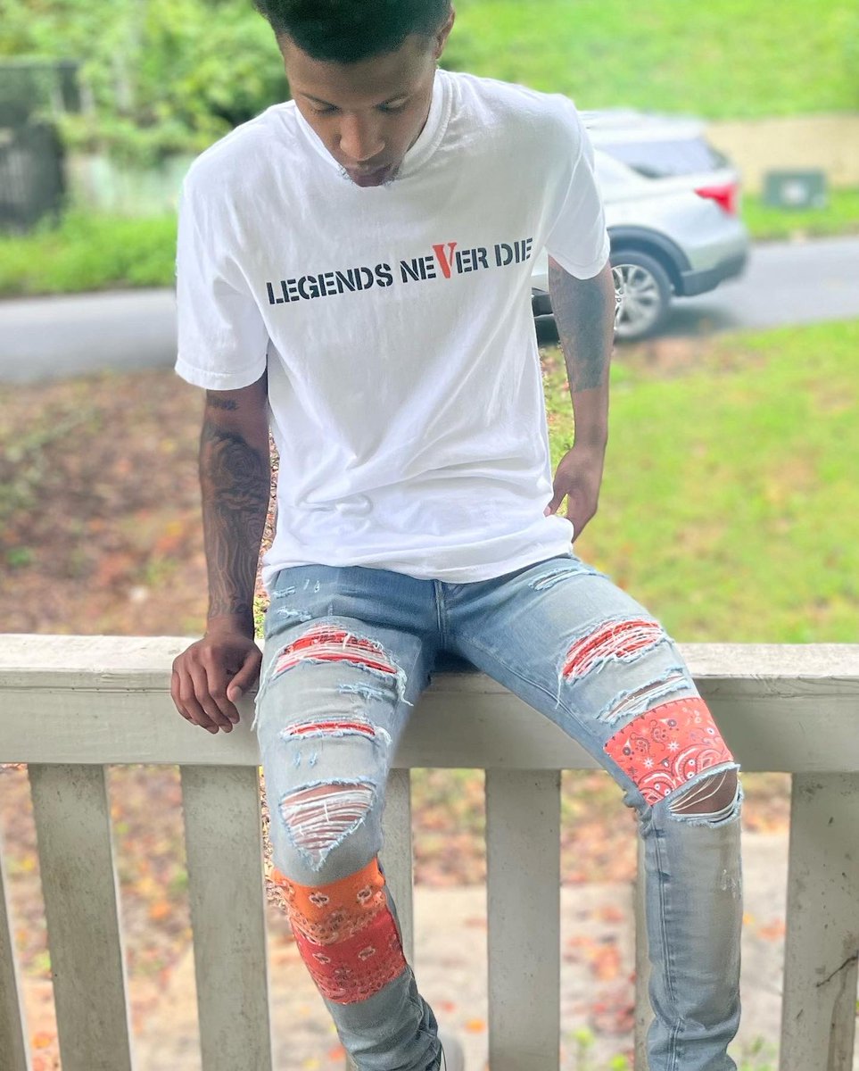 5600_Daz's tweet photo. I aint movin on nobody time i pop out when i want 🖤 https://t.co/NfaFu9TChz