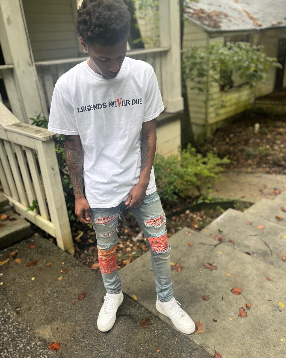 5600_Daz's tweet photo. I aint movin on nobody time i pop out when i want 🖤 https://t.co/NfaFu9TChz