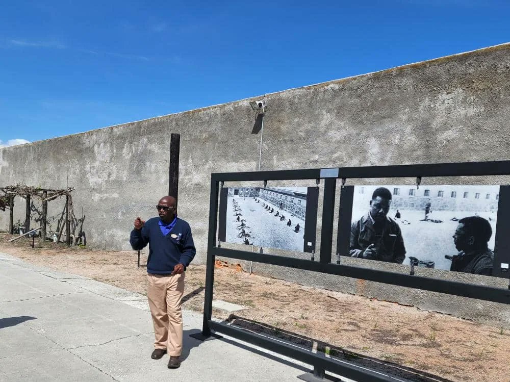 WomensMuseumZed's tweet photo. A beautiful place with such a violent history.
Our co-founder, @Kuwaha, visited Robben Island as part of @TheMuseumsLab Fellowship taking place in Cape Town.
#museumslab #museums #apartheid #robbenisland #nelsonmandela #history #womenshistory https://t.co/zirz5tJ9aY