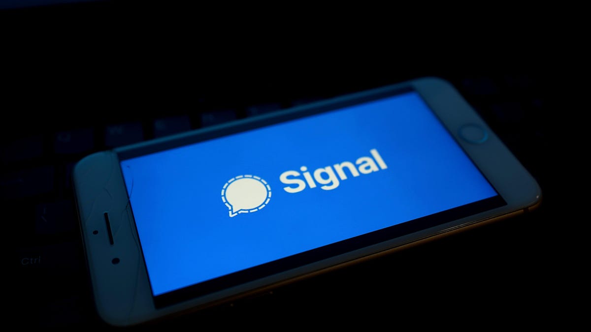 Gizmodo's tweet photo. After Getting Blocked in Iran, Signal Wants You to Help Bypass Nation's Restrictions https://t.co/amREoiXidU https://t.co/6FKiUkzz5i