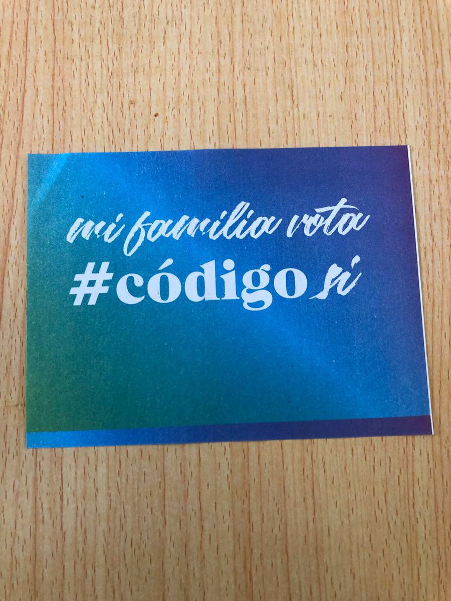 Me han escrito desde diferentes ciudades cubanas contándome que han entregado esta propaganda a los niños en las escuelas. No solo el régimen hace una campaña bestial a favor del código, también usa a los menores para distribuir su mensaje.