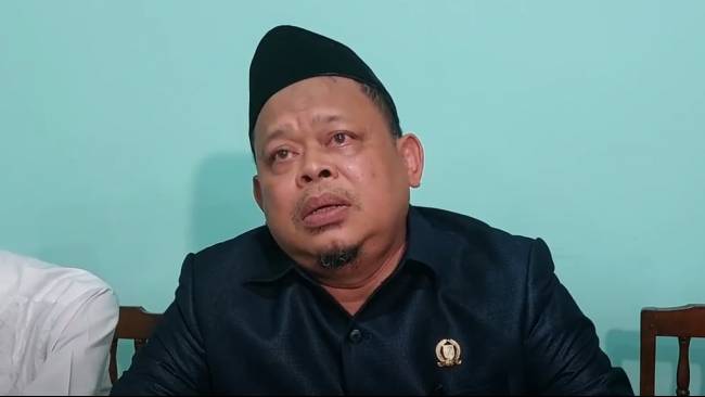 KompasTV's tweet photo. Begini Penjelasan Wakil Ketua DPRD Depok Usai Video Marah-Marah dan Hukum Sopir Truk Berguling Viral https://t.co/UjXgbatgVi https://t.co/EiIj2RAZo6