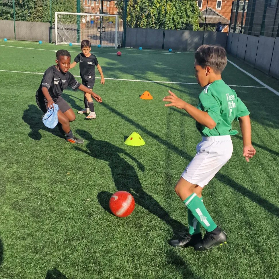 BallersAcademy_'s tweet photo. ๐
ฑ๐
ฐ๐
ป๐
ป๐
ด๐๐ ๐
ฐ๐
ฒ๐
ฐ๐
ณ๐
ด๐
ผ๐
Todays invitationals worked on rondos, running with the ball under pressure, passing patterns and small sided games ๐ฅ๐ฅ๐ฅ๐ฅ
#friday #invitationals #se16
@WISE16 @WorgInfo #ballers #ballersacademy https://t.co/DnWRU0iCsr