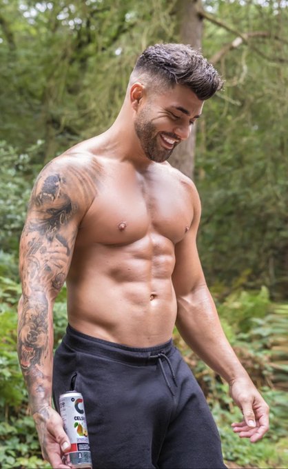 What&rsquo;s making me smile? 👀   https://t.co/HscRjraObX https://t.co/4NrHyQsDNI