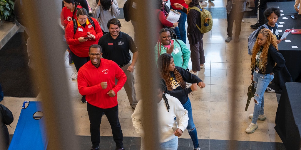 williamjewell's tweet photo. In honor of #HispanicHeritageMonth, Jewell and @HDFKC hosted "Inclusivity for a Stronger Nation." Students toured campus, played games with members of the #JewellFamily and enjoyed lunch! We closed with students learning about careers and internships. #ProudCommunityPartner https://t.co/mh6XdJhXuN