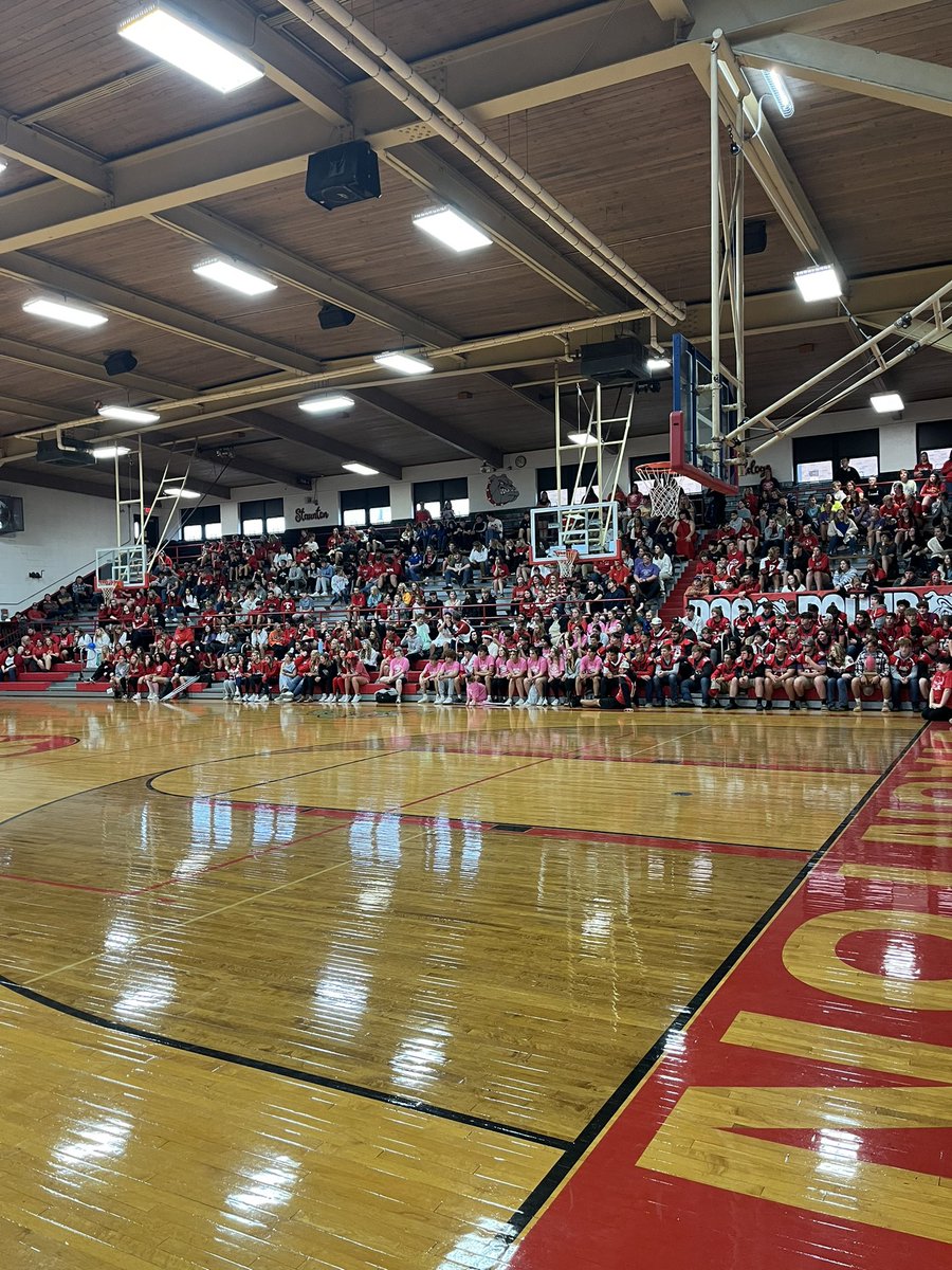 btallen88's tweet photo. Great afternoon of Homecoming Activities at SHS! #HOCO22 #BulldogPride #LeadChallengeAchieve 🐾 https://t.co/DhgUNfNKzU