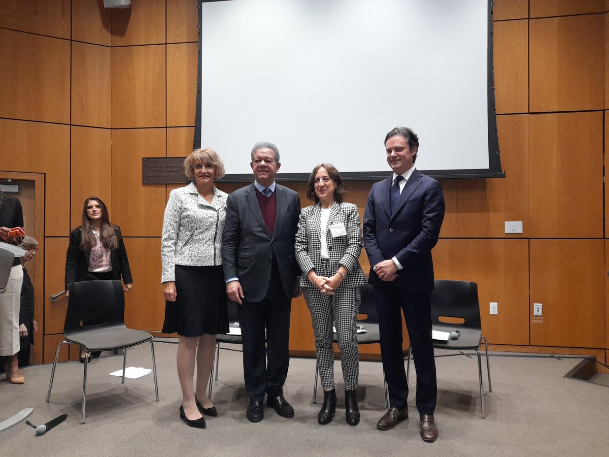 robinson09rd's tweet photo. Hoy viernes el #ForumGlobal abrió esta mañana con interesantes expositores analizando los retos y la perspectivas futuras de la educación. @FUNGLODE @FordhamNYC @LeonelFernandez https://t.co/2XUPWv4aHd