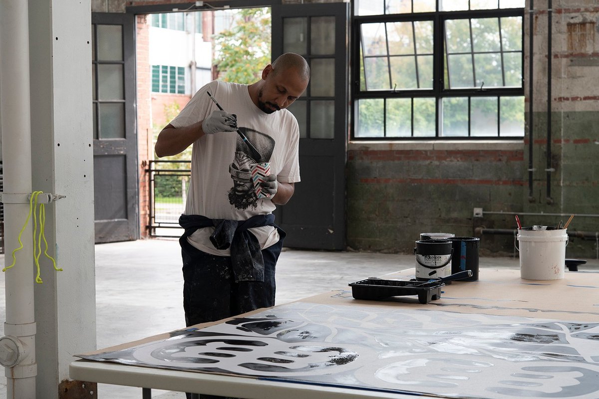 BuffaloAKG's tweet photo. #AKGPublicArt update: @YungYemi is working on a new #Polytab mural with the Public Art team, which is being installed at 1412 Main Street in #Buffalo. His work was on view as part of #InTheseTruths at #AKNorthland earlier in 2022. [📷 Amanda Smith] #BuffaloAKG #YungYemi https://t.co/b7FftsDhH6
