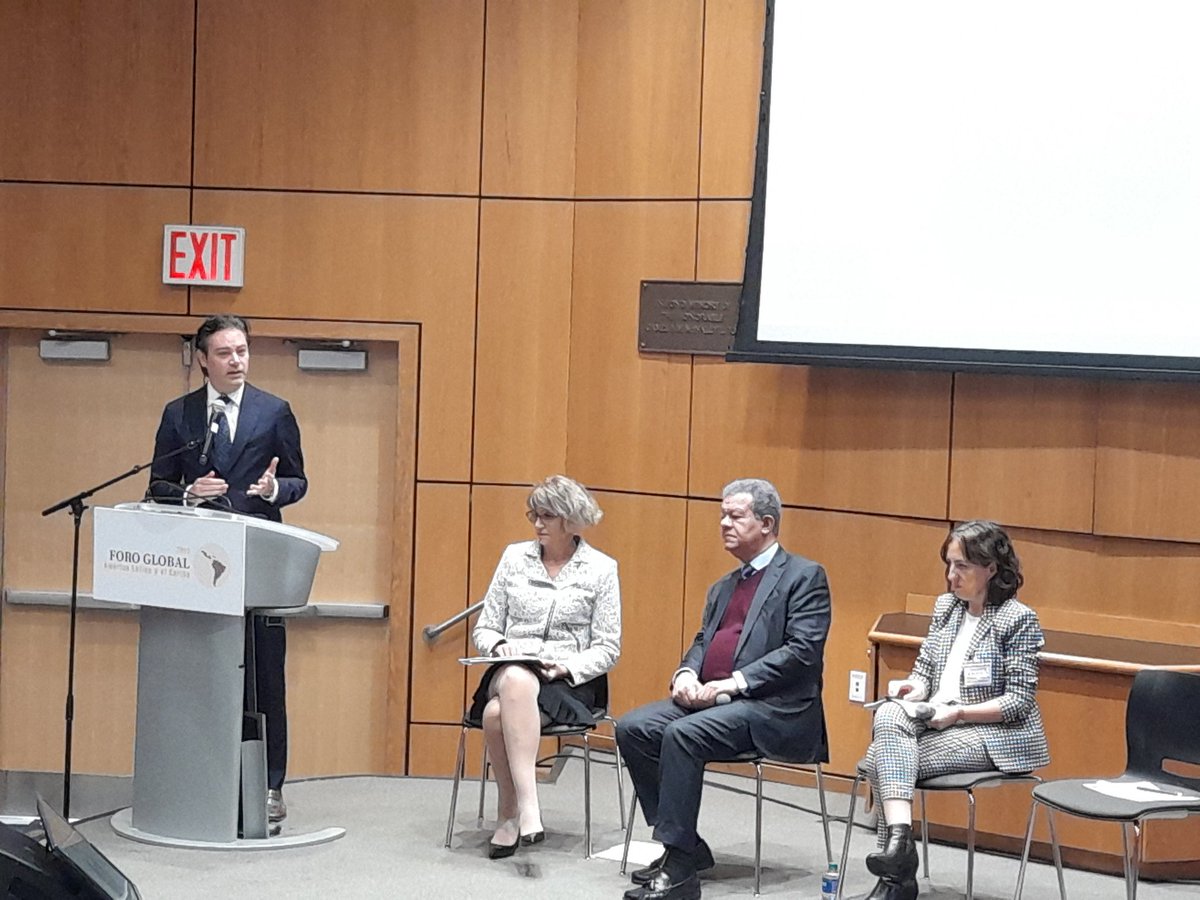 robinson09rd's tweet photo. Hoy viernes el #ForumGlobal abrió esta mañana con interesantes expositores analizando los retos y la perspectivas futuras de la educación. @FUNGLODE @FordhamNYC @LeonelFernandez https://t.co/2XUPWv4aHd
