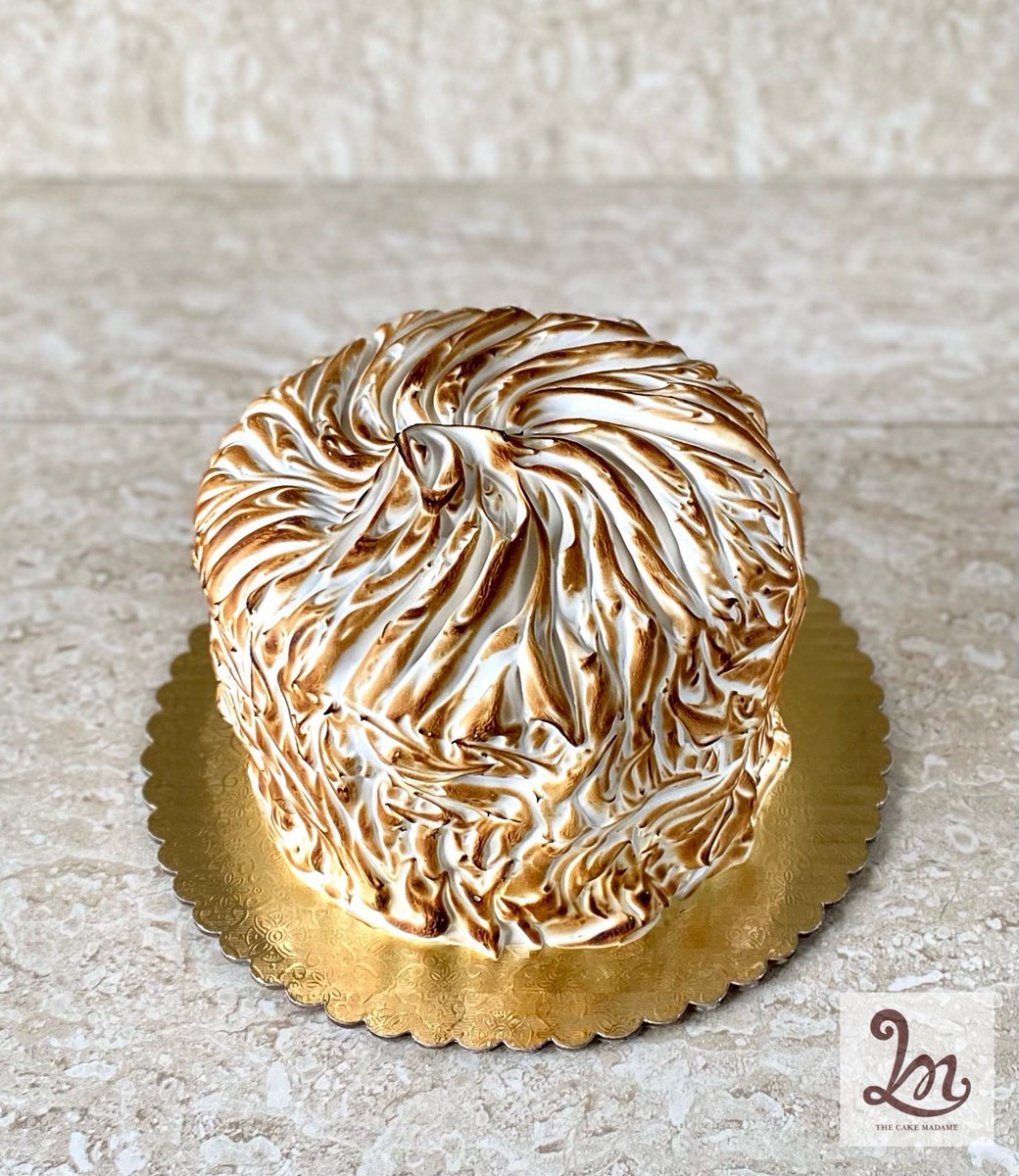 TheCakeMadame's tweet photo. It’s fun discovering and learning what a kitchen torch can do. Another 3 layered orange sponge with cream cheese frosting and marshmallow frosting.
#OrangeSpongeCake #CreamCheeseFroasting #MarshmallowFrosting #KitchenTorch #Cakegasm https://t.co/TlAJLMq4Cd