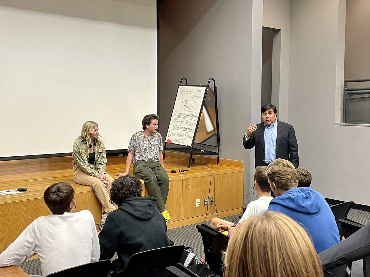 SoudyLanguages's tweet photo. Thank you to @rudytellez for speaking to our students today about his career as an interpreter. The students also experienced consecutive and simultaneous interpretation. A great day! https://t.co/YzrUpi9vom