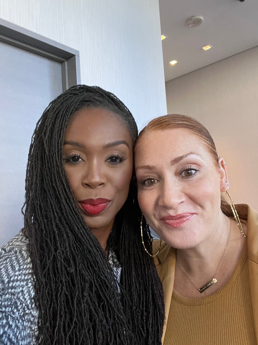 EbonyBeckwith's tweet image. #FutureExecSummit was next level this year! 200 young people from @YearUpBayArea and @coop_cx, surprise guests, #BossTalks with @NathScar, social networking...and so much more! Congrats to the team on another great event 🎉