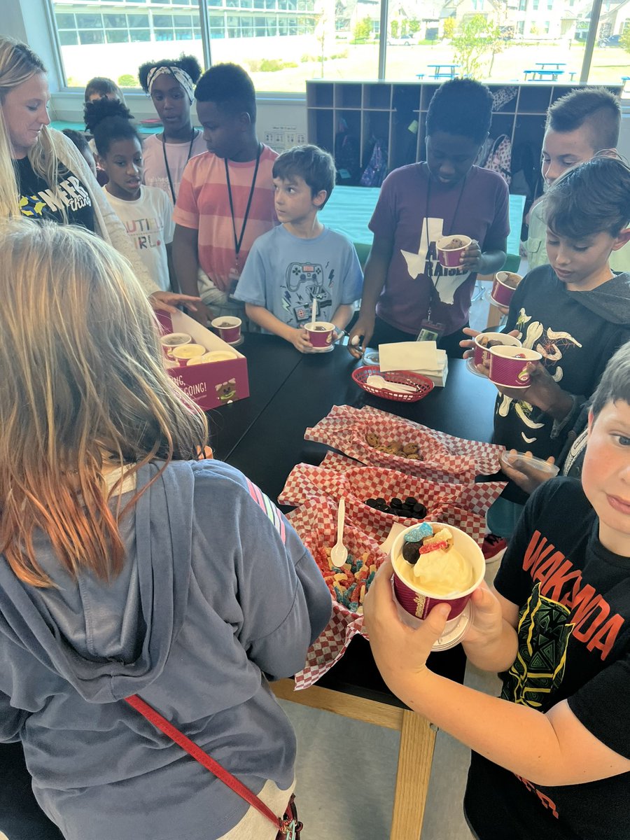 LorenaS85614044's tweet photo. We had our first Student Leadership Team meeting today to discuss roles and responsibilities. It’s the first of many as we build a community of leaders at UP. A big thank you to Menchie’s for your generosity! #RootedTogether @KarstenMitchell @UnionParkElem https://t.co/lFNDy8HzDP