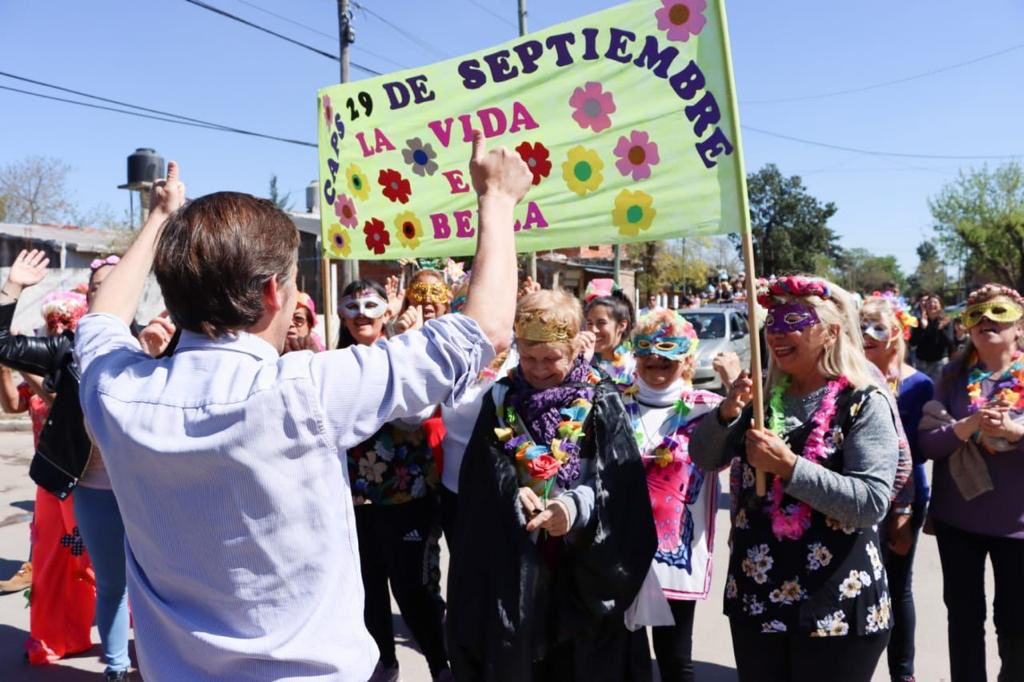 jaimemendezh's tweet photo. Hoy, en Santa Brígida, participamos del clásico desfile de carrozas que todos los años realizan escuelas, otras instituciones y vecinos de la zona, una de las fiestas barriales más lindas, coloridas e importantes de San Miguel https://t.co/vT4F7iwcXv
