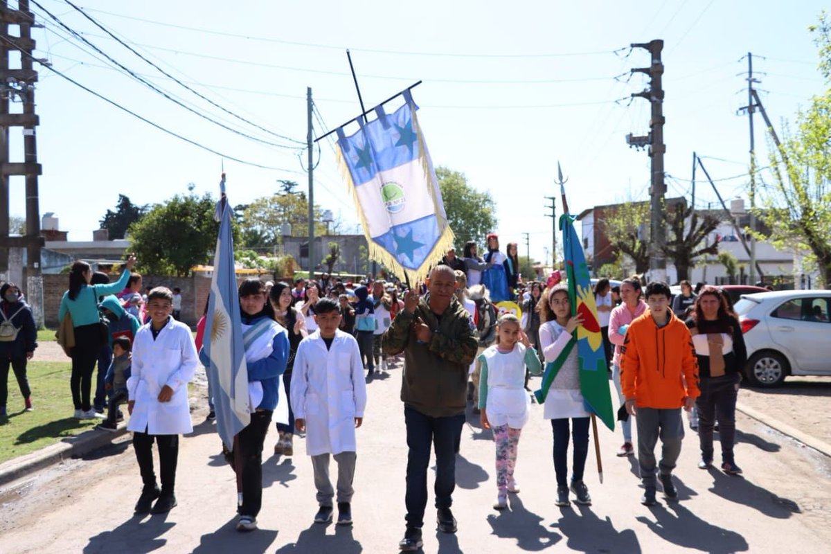jaimemendezh's tweet photo. Hoy, en Santa Brígida, participamos del clásico desfile de carrozas que todos los años realizan escuelas, otras instituciones y vecinos de la zona, una de las fiestas barriales más lindas, coloridas e importantes de San Miguel https://t.co/vT4F7iwcXv