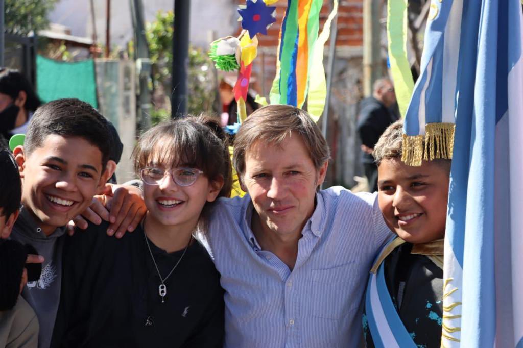 jaimemendezh's tweet photo. Hoy, en Santa Brígida, participamos del clásico desfile de carrozas que todos los años realizan escuelas, otras instituciones y vecinos de la zona, una de las fiestas barriales más lindas, coloridas e importantes de San Miguel https://t.co/vT4F7iwcXv