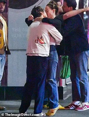 hsdcandids's tweet photo. Harry and Olivia out in NYC recently. https://t.co/gB4yz8hKYN