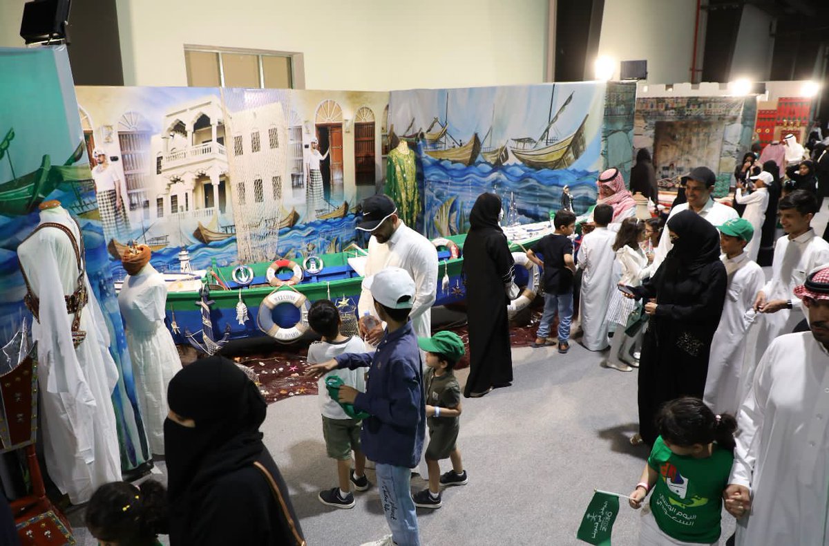 RCMC_KSA's tweet photo. جذبت الأركان الشعبية زوار فعاليات #اليوم_الوطني_السعودي_92 ، بتنوع مشاركاتها التي مثلت جميع مناطق المملكة. 

#هي_لنا_دار https://t.co/5oNlp59Cmv