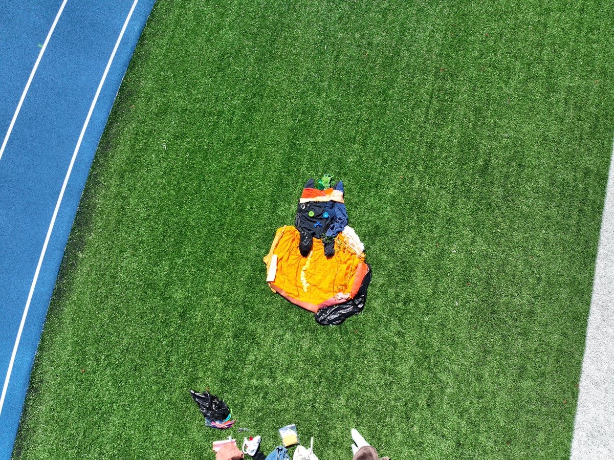 MrJeans's tweet photo. Throwback to Art Attack! We used found materials to create images, and used our drone to take photos from above. It was a good day. #nontrad #artattack #studio122 https://t.co/RlYeF2Wnv5
