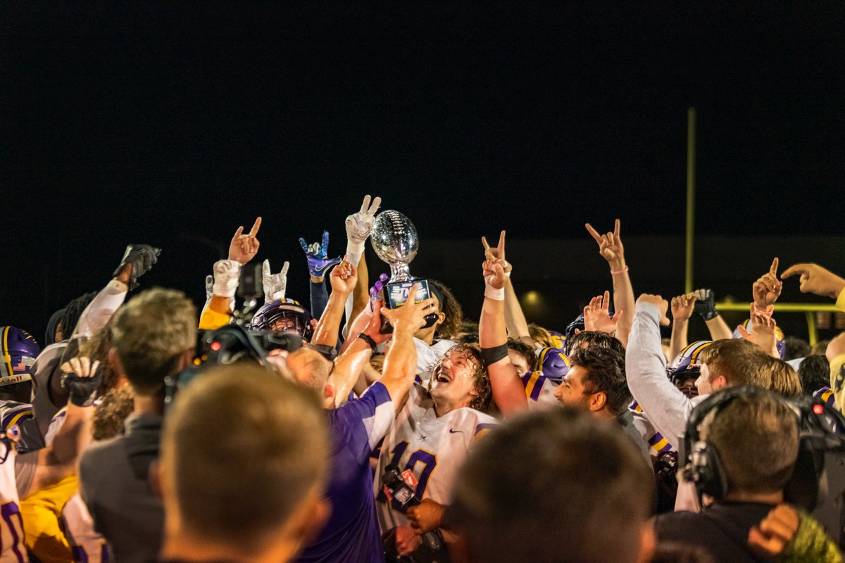 BolinPhoto's tweet photo. THIS! GAME! WAS! AMAZING! @ButlerAviatorFB Kept us all on our toes with fumble recoveries, interceptions and a game winning field goal with seconds left in the game. How about them Aviators?! @dayton247now https://t.co/sjHXUEZdUk