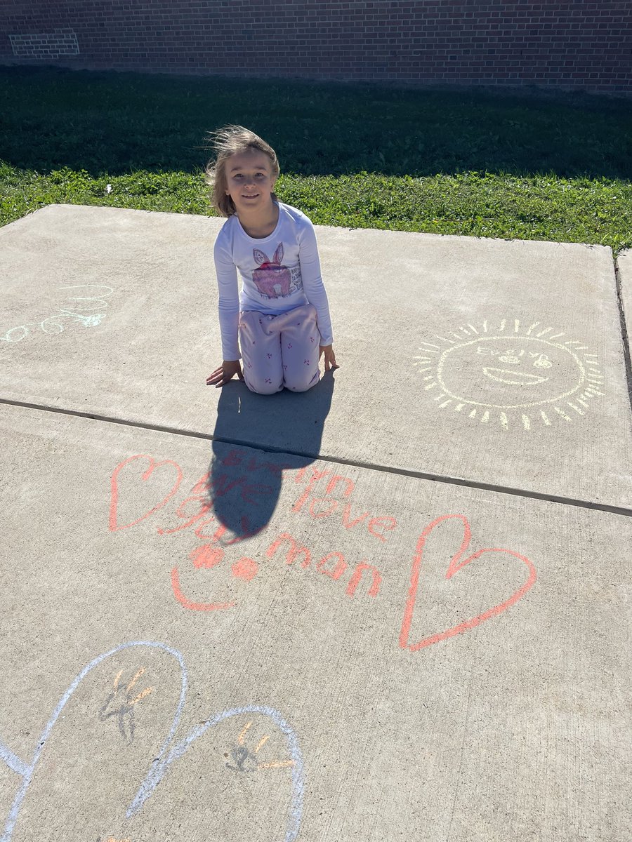 CBJenDellaPorta's tweet photo. 2nd grade was inspired by “Mira”, the main character in our story this week, to spread joy and happiness to our community 🌈☀️♥️ @CBGaymanES https://t.co/0xvSX0VUfF