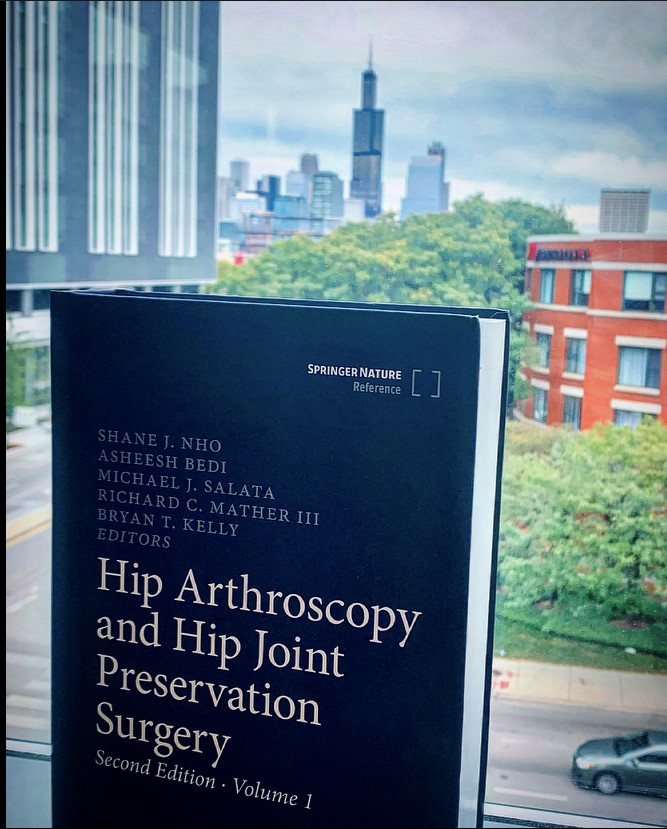 shanenhomd's tweet photo. Now that it's Fall, it's time to curl up with a good book! Why not learn about the hip while you're at it! The second edition is now available!
#Fall #hip #nhomorehippain #textbook #cozy https://t.co/pKRBdUoSOA