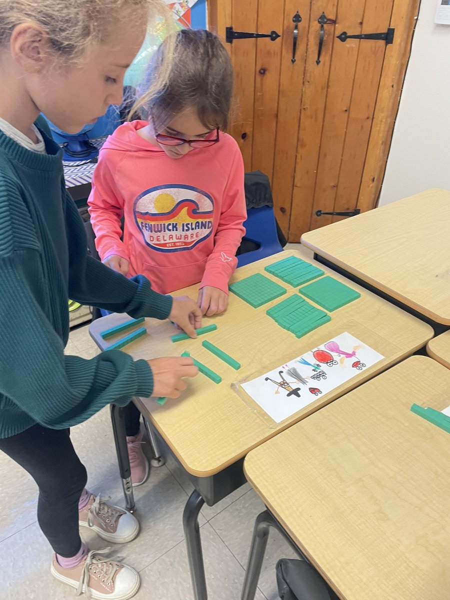4MrsRussell's tweet photo. Using place value blocks to represent 3 and 4 digit numbers. https://t.co/rkXFlSJigF